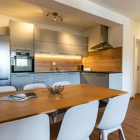 Apartament In - Out