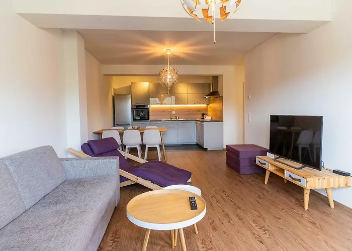 Apartament In - Out *